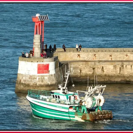 Maison Fleurie Aux Volets Bleus * Port-en-Bessin-Huppain